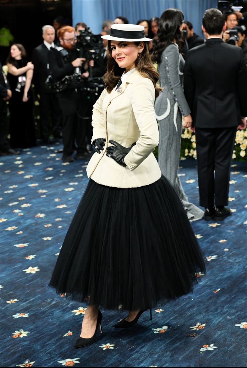 White Women Office Suits Skirt - огляд і ціна Women Formal Wear Designers