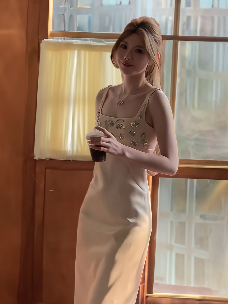 Elegant Heavy Work Satin Eveni - огляд і ціна Women Formal Wear With Skirt